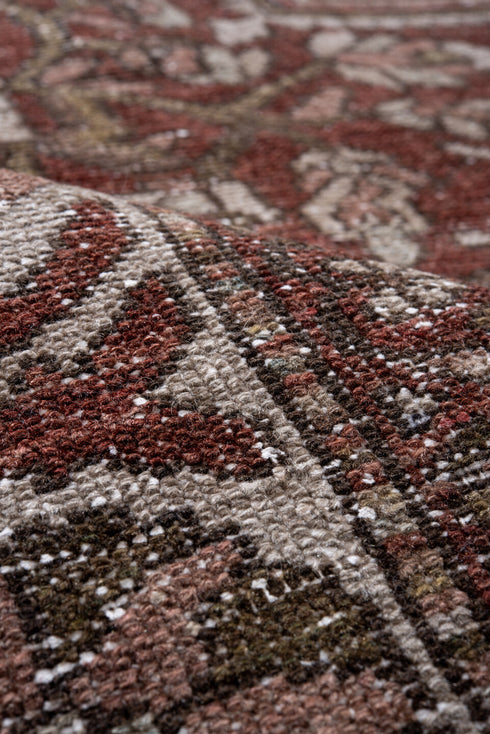 Antique Baktiary Area Rug (7' x 10')
